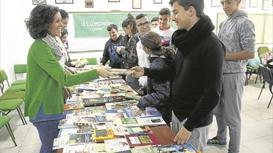 El IES López Neyra fomenta la lectura con la Librería del Trueque