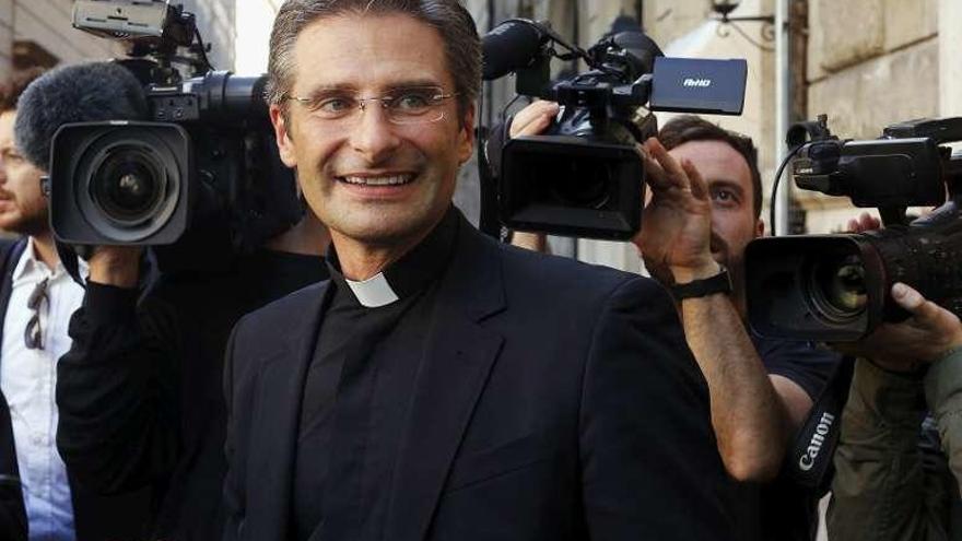 El Vaticano expulsará a un prelado polaco tras hacer pública su homosexualidad