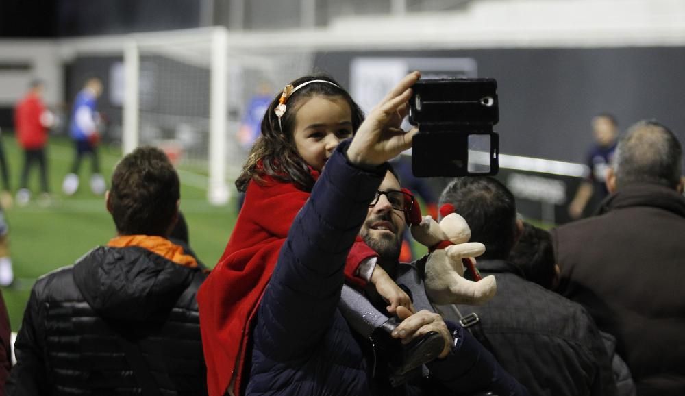 La afición del Valencia invade el Puchades