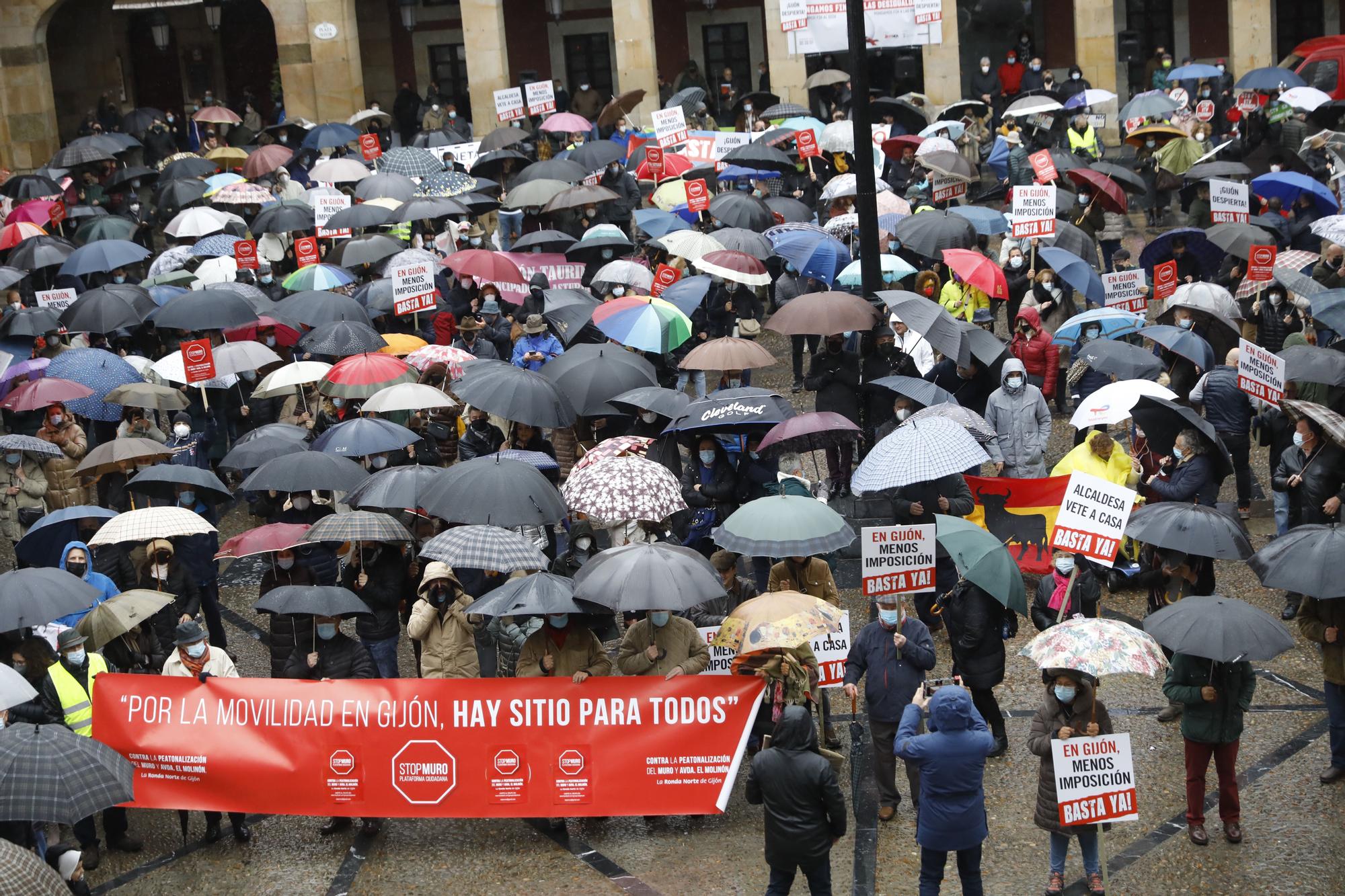 En imágenes: así fue la manifestación de ocho colectivos en la Plaza Mayor de Gijón