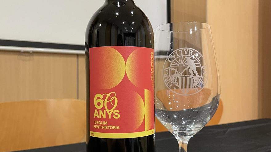 La Obra Cultural Balear presenta un vino para conmemorar sus 60 años de historia