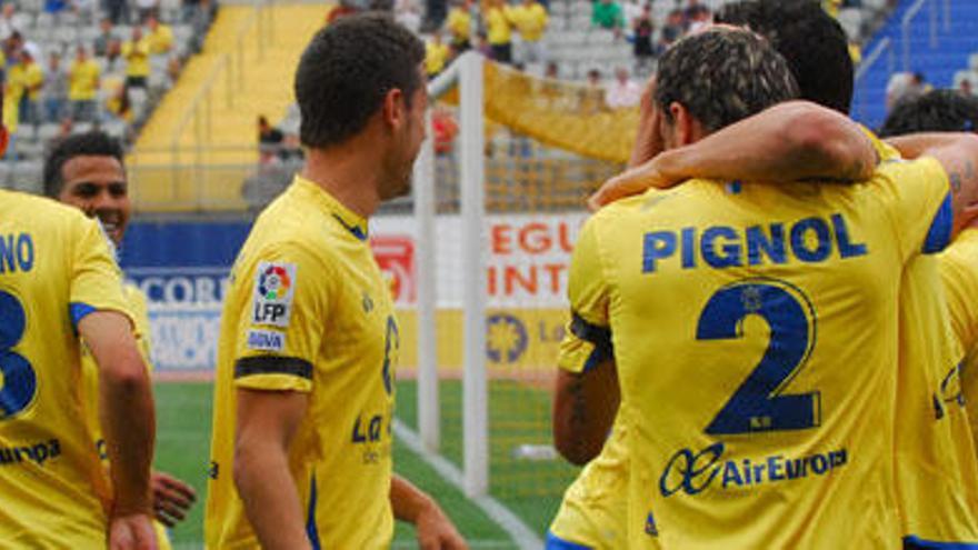 Los jugadores de la UD Las Palmas celebrando un gol.