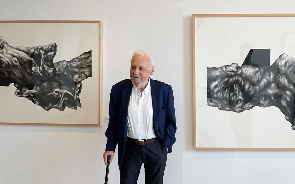 Fallece el escultor y pintor Pepe Azorín, creador de la emblemática mano de la UA
