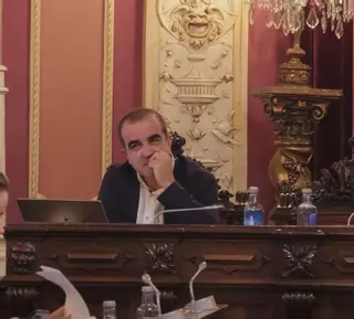 Jácome busca un nuevo «city manager» tras la marcha de Cacharro, el asesor estrella que cobraba más que Pedro Sánchez