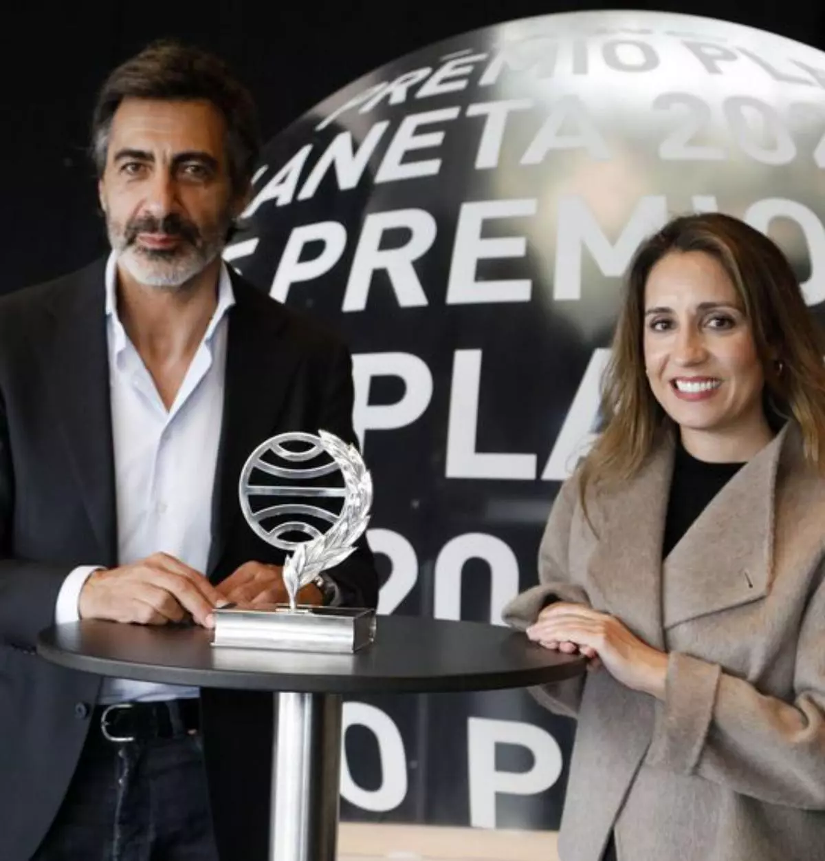 Qué hacer hoy 10 de noviembre en Vigo: Juan del Val y Ángela Banzas, ganador y finalista del Premio Planeta, en el Club Faro