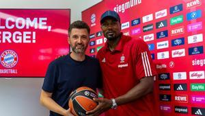 Serge Ibaka, presentado en Múnich como nuevo jugador del Bayern