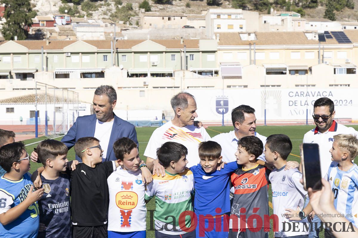 Abel Antón vistiba la Escuela Municipal de Atletismo de Caravaca