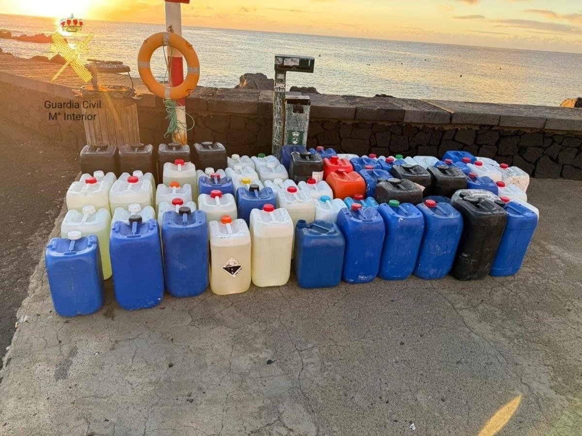 Imagen de las 64 garrafas incautadas en Lanzarote.
