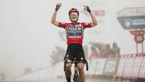 Demi Vollering, la gran favorita, en la victoria de la séptima etapa de la Vuelta.