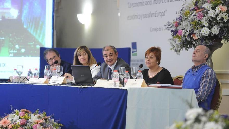 Un millar de cooperativistas se dieron cita ayer en la asamblea general de Ucomur.