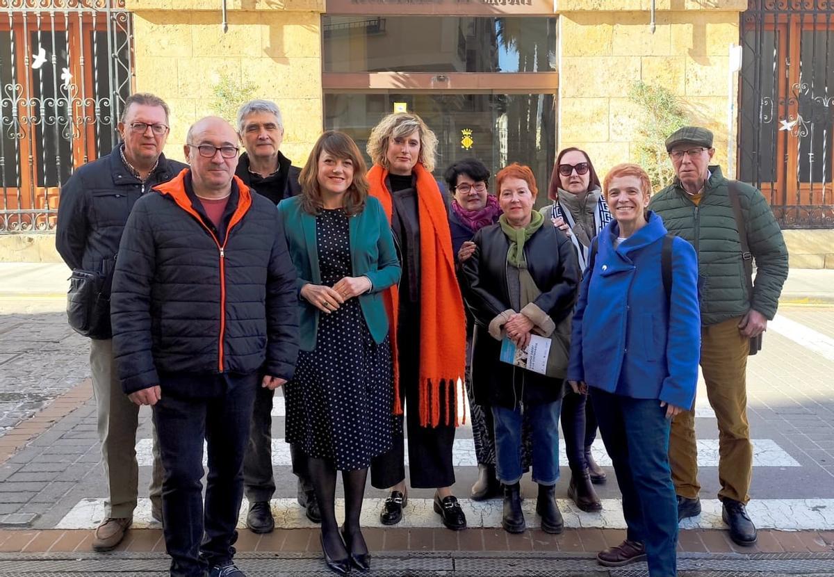 Participantes en la reunión con Verònica Ruiz.