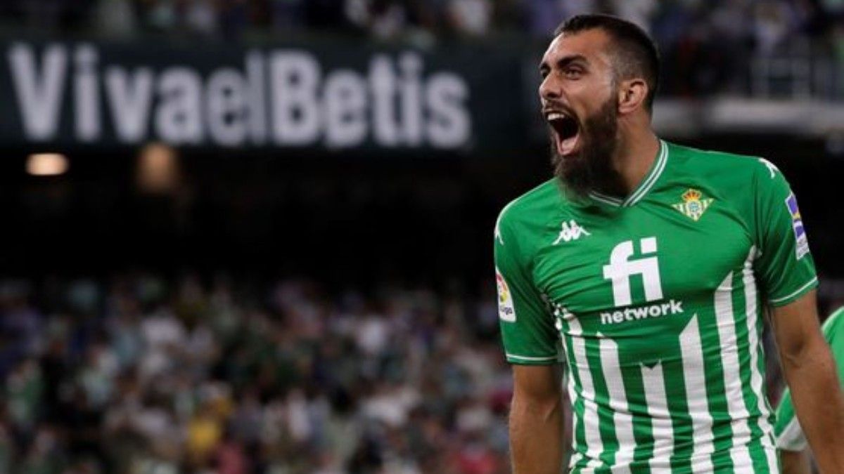 Borja Iglesias hizo enloquecer al Benito Villamarín con el gol del pase a la final de Copa | EFE
