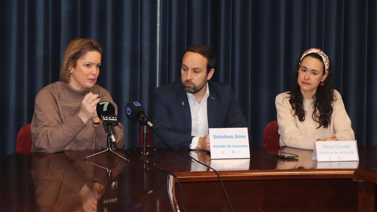 Silvia Agrafojo, esquerda, Esteban Ares e Alicia Conde, presentando o programa.