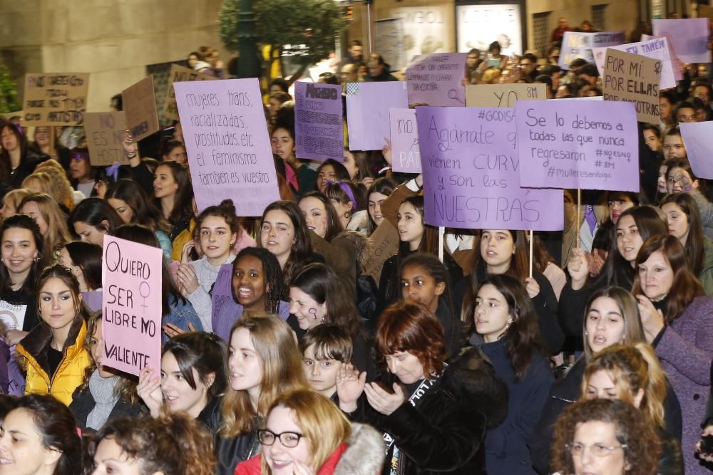 Miles de personas recorren las calles de Vigo en la manifestación central del 8-M