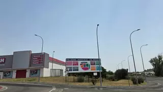Instalan luminarias LED en la zona industrial de Los Rosales en Coria