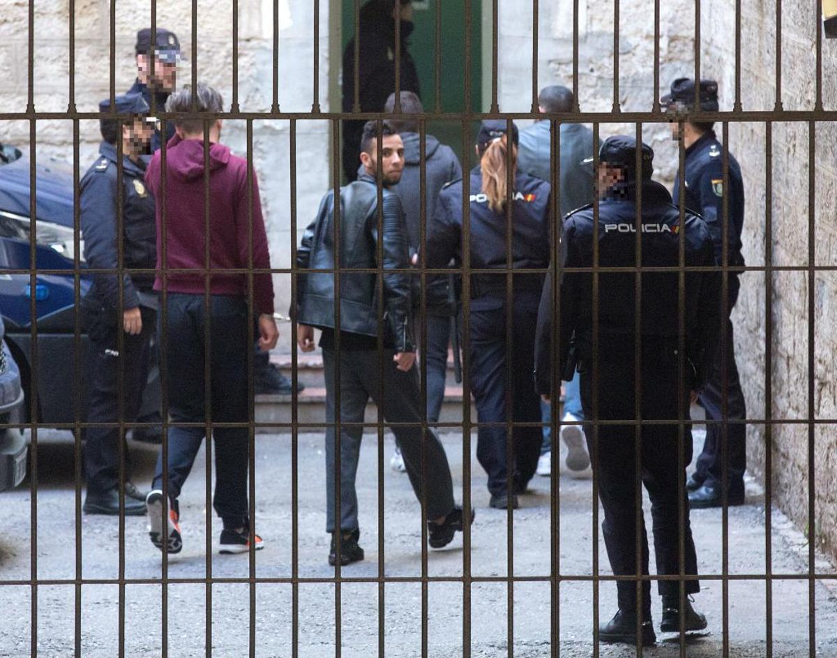 Los diez detenidos en Alicante violaron durante 24 horas a una menor de 14 años
