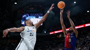 Kevin Punter y Edy Tavares, en el clásico de la primera vuelta