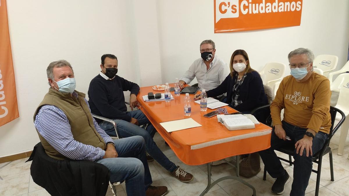 PP and Cs in a meeting held to raise the defense of the name "Villajoyosa". PP and Cs in a meeting held to raise the defense of the name "Villajoyosa".