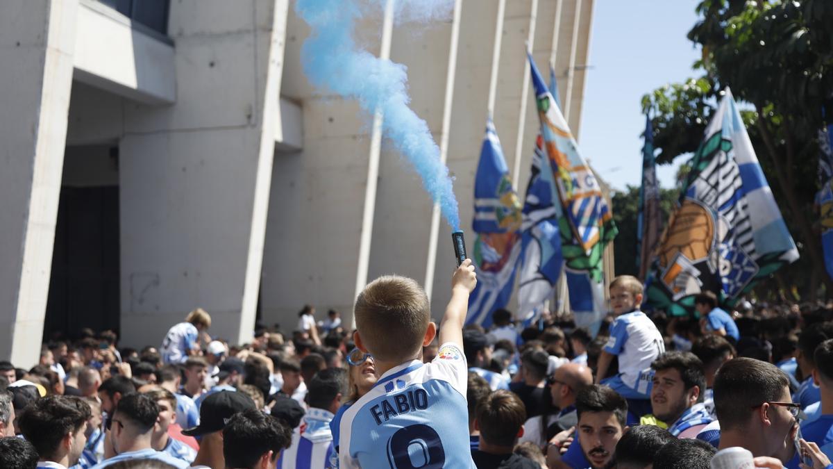 Fiesta en La Rosaleda para recibir al Málaga CF en la previa de su partido ante el Huesca