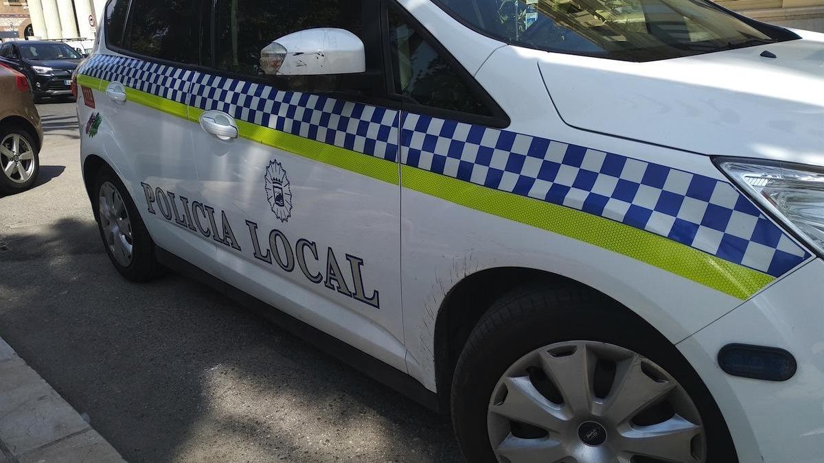 Imagen de archivo de un coche de la Policía Local de Málaga.