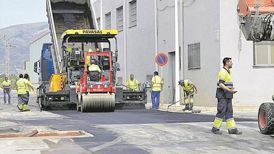 Moncofa pavimenta las avenidas con una mayor densidad de tráfico