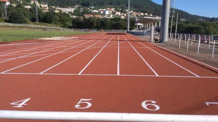 Pistas de atletismo de Cangas. // Santos Álvarez