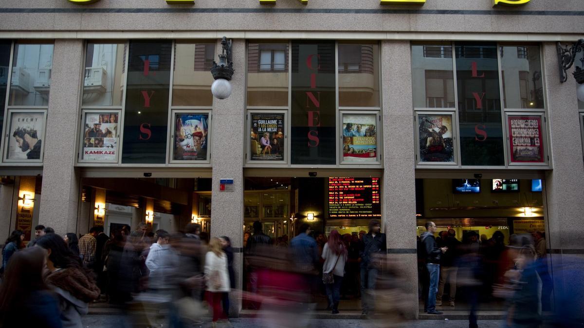 La fachada de los Cines Lys.