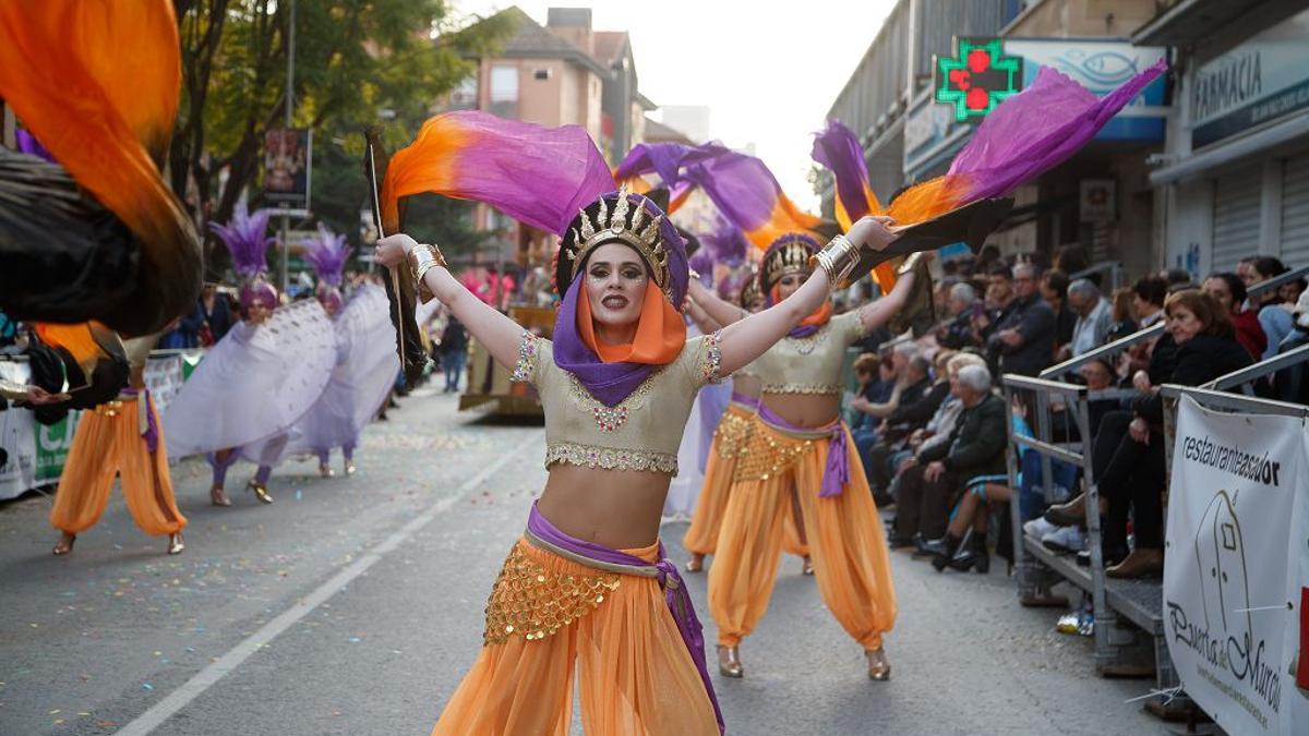 La comparsa 'La Pata Negra' recrea una escena musical de Aladdin en el carnaval de este año.