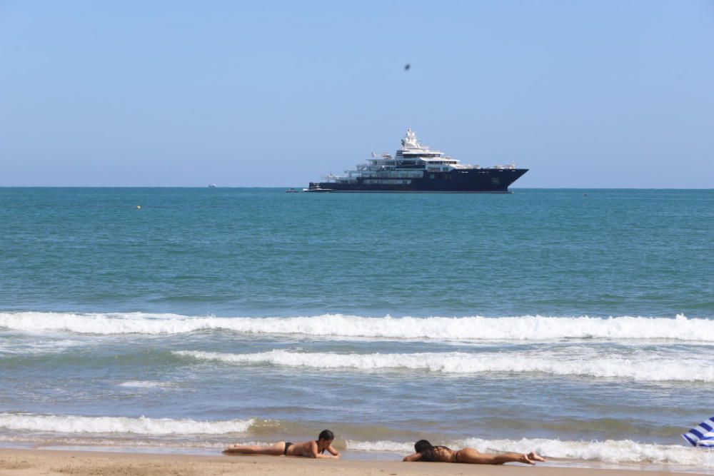 Ulysses, el cuarto yate más caro del mundo fondea en Cullera