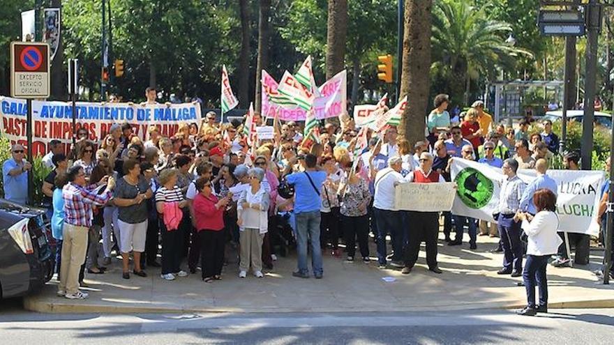 La concentración se realizó ayer ante las puertas del Ayuntamiento de Málaga.