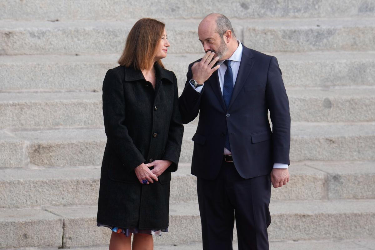 MADRID, 06/12/2024.- El presidente del Senado, Pedro Rollán (d), y la presidenta del Congreso, Francina Armengol (i), durante la celebración del Día de la Constitución en el Congreso de los Diputados en Madrid, este viernes. EFE/ Borja Sánchez-Trillo