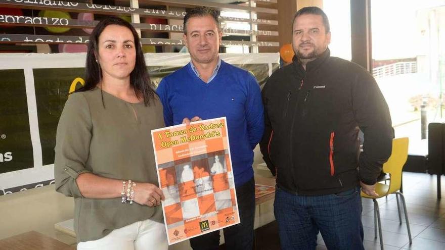 Patricia Cambeiro, Ángel Vilas y Juan Miguel Doval, durante la presentación del torneo de clausura. // N.P.