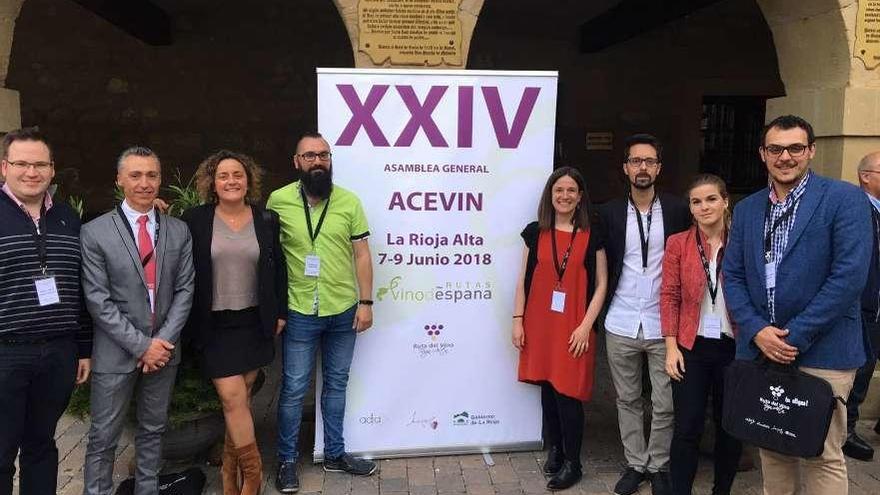 Tomás del Bien, primero por la derecha, durante la celebración de la asamblea de Acevin.