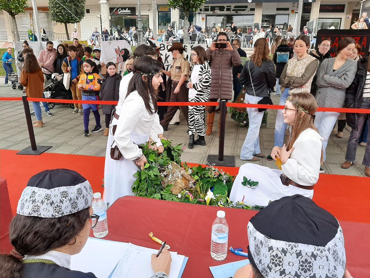 Llanera festeja un Antroxu infantil de récord Llanera festeja un Antroxu infantil de récord