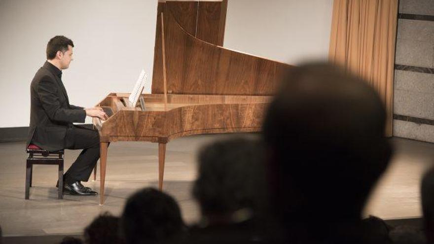 El pianista Roger Illa, ahir, durant el concert a l&#039;Espai Plana de l&#039;Om de Manresa