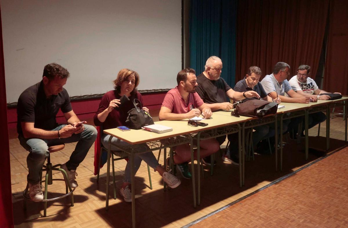 Los representantes de las secciones sindicales han informado a los compañeros.