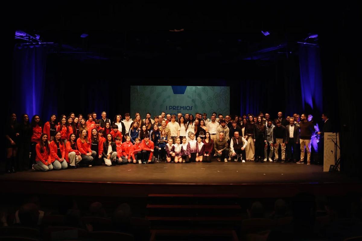 Autoridades e homenaxeados na Gala do Deporte de Carballo.