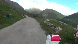 La perillosa baixada del Col de Sarenne, vista des de la bicicleta d’un aficionat.
