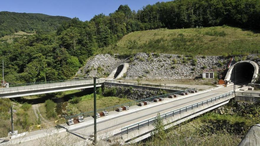 Adaptar los túneles de Pajares a la norma europea no retrasará la obra, señala Adif