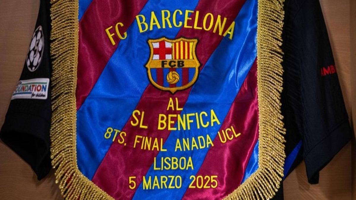 El banderín que entregará el capitán del Barça al capitán del Benfica antes del duelo europeo en el Estadio Da Luz de Lisboa..