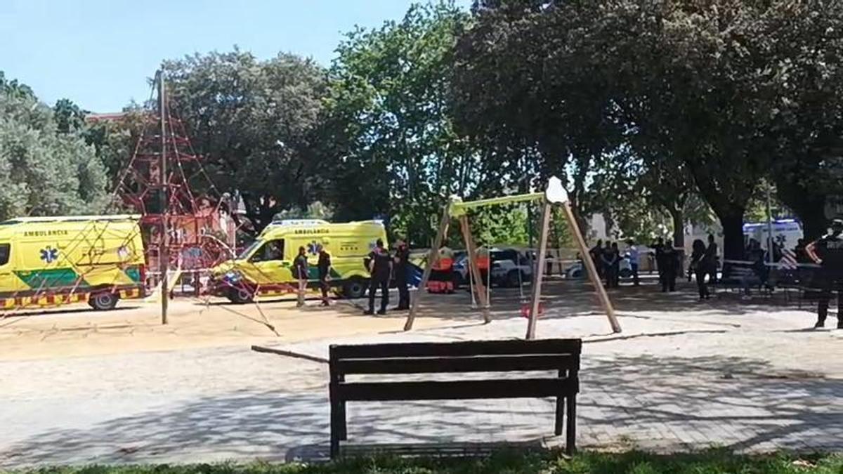 El SEM a la a la plaça Tarradellas de Figueres on va ser assassinada Kimberli el 19 de maig.