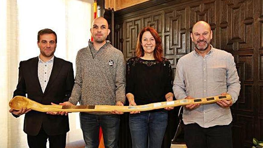 Madrenas amb Jordi Camps i membres de la Federació d&#039;Escudelles.