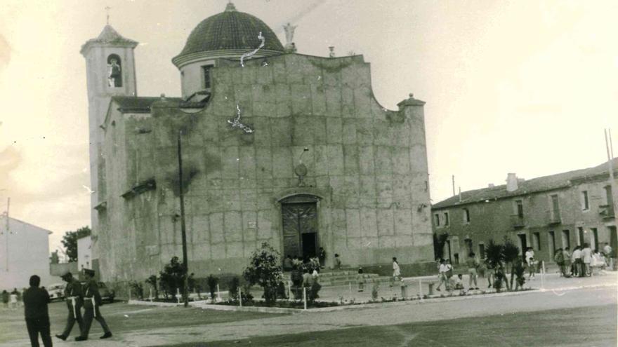 La iglesia de San Felipe Neri es la protagonista de la foto de mayo del Archivo Municipal de Crevillent