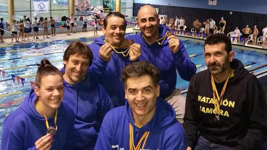 Foto de familia de la expedición del Natación Zamora.