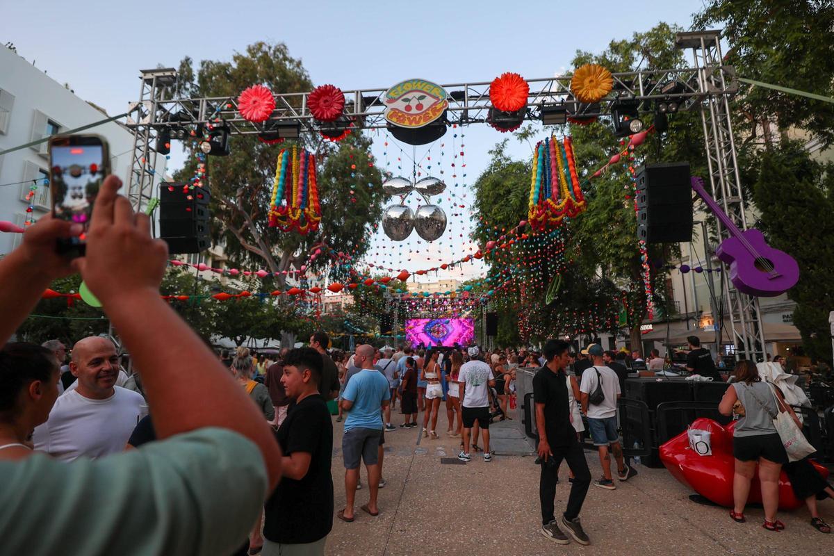 Todas las imágenes de la celebración del Flower Power de las Festes de la Terra