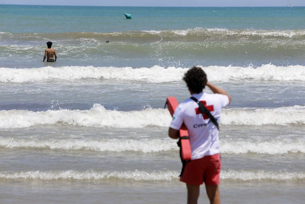 València cierra al baño las playas de la Malva-rosa y el Cabanyal