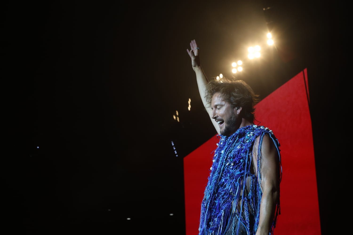 Manuel Carrasco arrebata en su concerto del Roig Arena: todas las imágenes