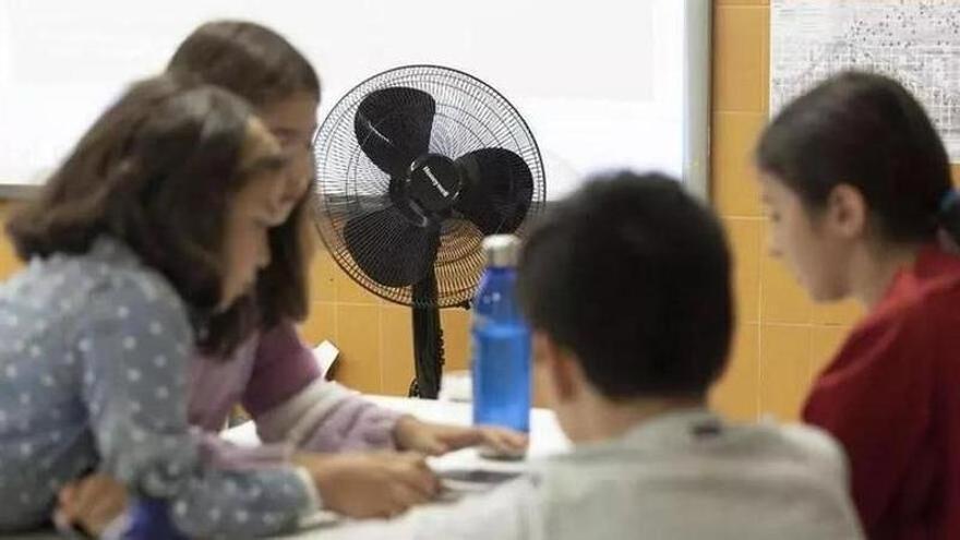 ¿Està la teva escola a la llista? Aquests són els centres de Barcelona que es climatitzaran el 2028