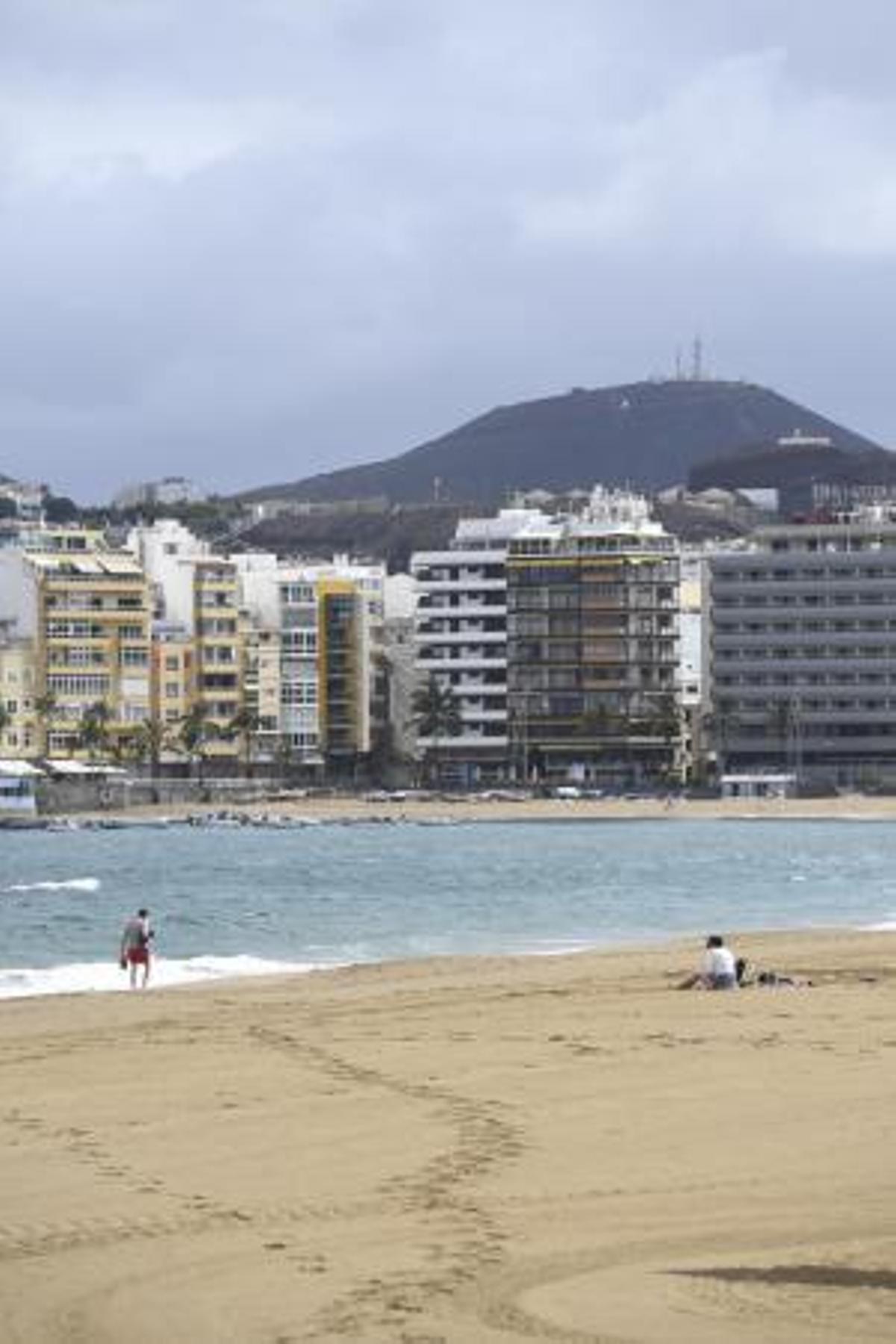 12-06-19 LAS PALMAS DE GRAN CANARIA. PLAYA DE LAS CANTERAS. LAS PALMAS DE GRAN CANARIA. METEOROLOGIA. Playa de Las Canteras. Fotos: Juan Castro. | 12/06/2019 | Fotógrafo: Juan Carlos Castro 12-06-19 LAS PALMAS DE GRAN CANARIA. PLAYA DE LAS CANTERAS. LAS PALMAS DE GRAN CANARIA. METEOROLOGIA. Playa de Las Canteras. Fotos: Juan Castro. | 12/06/2019 | Fotógrafo: Juan Carlos Castro