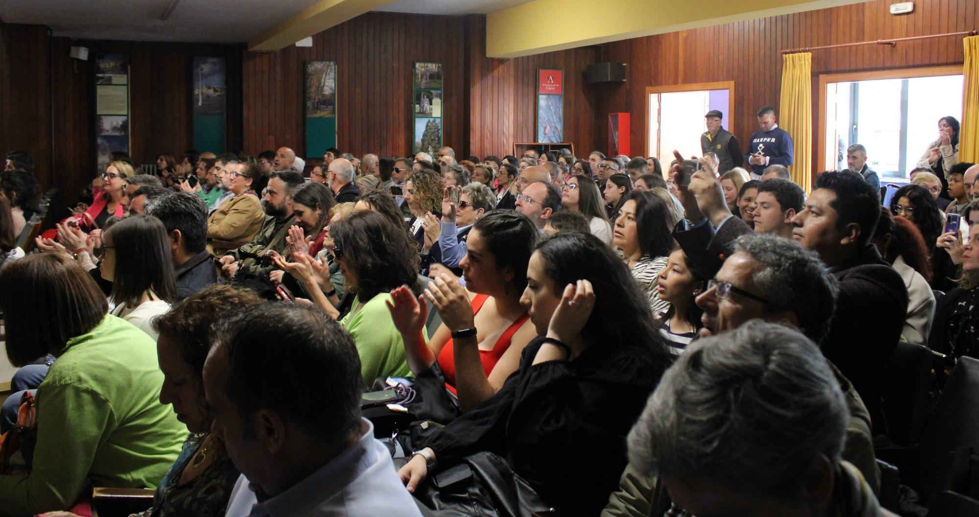 Tarde de graduaciones en los centros educativos de Gijón